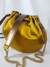 Load image into Gallery viewer, Online Vintage Shop, Vintage Clothing Boutique, Vintage, Women's Clothing, Seconhand, Distressed Vintage Designs, Sustainable Fashion