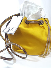 Load image into Gallery viewer, Online Vintage Shop, Vintage Clothing Boutique, Vintage, Women's Clothing, Seconhand, Distressed Vintage Designs, Sustainable Fashion