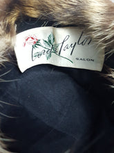 Load image into Gallery viewer, Online Vintage Shop, Vintage Clothing Boutique, Vintage, Women's Clothing, Seconhand, Distressed Vintage Designs, Sustainable Fashion