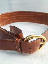 Load image into Gallery viewer, Online Vintage Shop, Vintage Clothing Boutique, Vintage, Women's Clothing, Seconhand, Distressed Vintage Designs, Sustainable Fashion