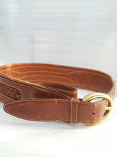 Load image into Gallery viewer, Online Vintage Shop, Vintage Clothing Boutique, Vintage, Women's Clothing, Seconhand, Distressed Vintage Designs, Sustainable Fashion