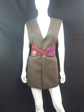 Load image into Gallery viewer, Online Vintage Shop, Vintage Clothing Boutique, Vintage, Women's Clothing, Seconhand, Distressed Vintage Designs, Sustainable Fashion