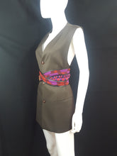 Load image into Gallery viewer, Online Vintage Shop, Vintage Clothing Boutique, Vintage, Women's Clothing, Seconhand, Distressed Vintage Designs, Sustainable Fashion