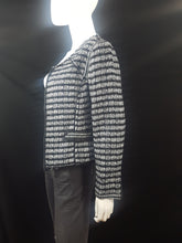 Load image into Gallery viewer, Online Vintage Shop, Vintage Clothing Boutique, Vintage, Women's Clothing, Seconhand, Distressed Vintage Designs, Sustainable Fashion