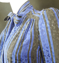 Load image into Gallery viewer, Online Vintage Shop, Vintage Clothing Boutique, Vintage, Women's Clothing, Seconhand, Distressed Vintage Designs, Sustainable Fashion