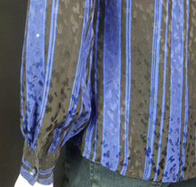 Load image into Gallery viewer, Online Vintage Shop, Vintage Clothing Boutique, Vintage, Women's Clothing, Seconhand, Distressed Vintage Designs, Sustainable Fashion