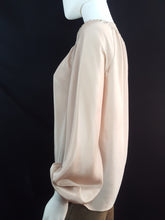 Load image into Gallery viewer, Online Vintage Shop, Vintage Clothing Boutique, Vintage, Women's Clothing, Seconhand, Distressed Vintage Designs, Sustainable Fashion