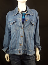 Load image into Gallery viewer, Online Vintage Shop, Vintage Clothing Boutique, Vintage, Women's Clothing, Seconhand, Distressed Vintage Designs, Sustainable Fashion