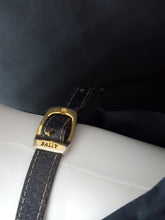 Load image into Gallery viewer, Online Vintage Shop, Vintage Clothing Boutique, Vintage, Women's Clothing, Seconhand, Distressed Vintage Designs, Sustainable Fashion