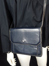 Load image into Gallery viewer, Online Vintage Shop, Vintage Clothing Boutique, Vintage, Women's Clothing, Seconhand, Distressed Vintage Designs, Sustainable Fashion