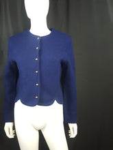 Load image into Gallery viewer, Online Vintage Shop, Vintage Clothing Boutique, Vintage, Women's Clothing, Seconhand, Distressed Vintage Designs, Sustainable Fashion