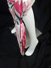 Load image into Gallery viewer, Online Vintage Shop, Vintage Clothing Boutique, Vintage, Women's Clothing, Seconhand, Distressed Vintage Designs, Sustainable Fashion