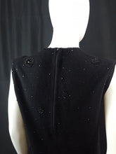 Load image into Gallery viewer, Online Vintage Shop, Vintage Clothing Boutique, Vintage, Women's Clothing, Seconhand, Distressed Vintage Designs, Sustainable Fashion