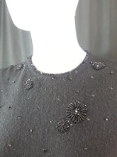 Load image into Gallery viewer, Online Vintage Shop, Vintage Clothing Boutique, Vintage, Women's Clothing, Seconhand, Distressed Vintage Designs, Sustainable Fashion