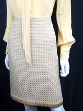 Load image into Gallery viewer, Online Vintage Shop, Vintage Clothing Boutique, Vintage, Women's Clothing, Seconhand, Distressed Vintage Designs, Sustainable Fashion