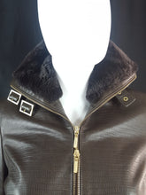 Load image into Gallery viewer, Online Vintage Shop, Vintage Clothing Boutique, Vintage, Women's Clothing, Seconhand, Distressed Vintage Designs, Sustainable Fashion