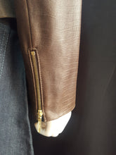 Load image into Gallery viewer, Online Vintage Shop, Vintage Clothing Boutique, Vintage, Women's Clothing, Seconhand, Distressed Vintage Designs, Sustainable Fashion