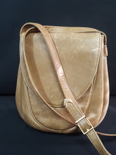 Load image into Gallery viewer, Online Vintage Shop, Vintage Clothing Boutique, Vintage, Women's Clothing, Seconhand, Distressed Vintage Designs, Sustainable Fashion