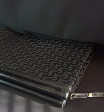 Load image into Gallery viewer, Online Vintage Shop, Vintage Clothing Boutique, Vintage, Women's Clothing, Seconhand, Distressed Vintage Designs, Sustainable Fashion