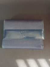 Load image into Gallery viewer, Online Vintage Shop, Vintage Clothing Boutique, Vintage, Women's Clothing, Seconhand, Distressed Vintage Designs, Sustainable Fashion