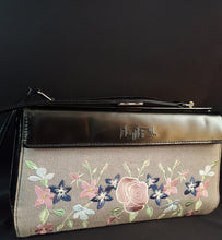 Load image into Gallery viewer, Online Vintage Shop, Vintage Clothing Boutique, Vintage, Women's Clothing, Seconhand, Distressed Vintage Designs, Sustainable Fashion