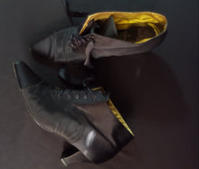 Load image into Gallery viewer, Online Vintage Shop, Vintage Clothing Boutique, Vintage, Women's Clothing, Seconhand, Distressed Vintage Designs, Sustainable Fashion