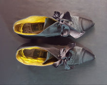 Load image into Gallery viewer, Online Vintage Shop, Vintage Clothing Boutique, Vintage, Women's Clothing, Seconhand, Distressed Vintage Designs, Sustainable Fashion