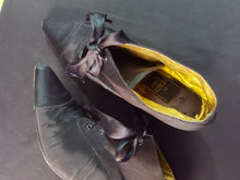 Load image into Gallery viewer, Online Vintage Shop, Vintage Clothing Boutique, Vintage, Women's Clothing, Seconhand, Distressed Vintage Designs, Sustainable Fashion