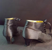 Load image into Gallery viewer, Online Vintage Shop, Vintage Clothing Boutique, Vintage, Women's Clothing, Seconhand, Distressed Vintage Designs, Sustainable Fashion