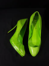 Load image into Gallery viewer, Online Vintage Shop, Vintage Clothing Boutique, Vintage, Women's Clothing, Seconhand, Distressed Vintage Designs, Sustainable Fashion