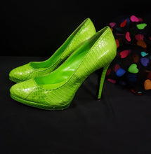 Load image into Gallery viewer, Online Vintage Shop, Vintage Clothing Boutique, Vintage, Women's Clothing, Seconhand, Distressed Vintage Designs, Sustainable Fashion