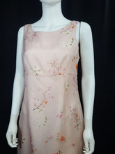 Load image into Gallery viewer, Online Vintage Shop, Vintage Clothing Boutique, Vintage, Women's Clothing, Seconhand, Distressed Vintage Designs, Sustainable Fashion