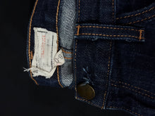 Load image into Gallery viewer, Online Vintage Shop, Vintage Clothing Boutique, Vintage, Women's Clothing, Seconhand, Distressed Vintage Designs, Sustainable Fashion