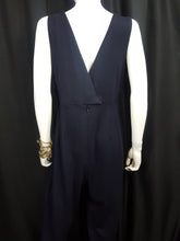 Load image into Gallery viewer, Online Vintage Shop, Vintage Clothing Boutique, Vintage, Women's Clothing, Seconhand, Distressed Vintage Designs, Sustainable Fashion