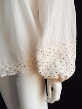 Load image into Gallery viewer, Online Vintage Shop, Vintage Clothing Boutique, Vintage, Women's Clothing, Seconhand, Distressed Vintage Designs, Sustainable Fashion