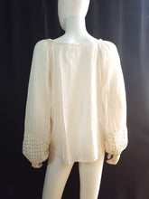 Load image into Gallery viewer, Online Vintage Shop, Vintage Clothing Boutique, Vintage, Women's Clothing, Seconhand, Distressed Vintage Designs, Sustainable Fashion