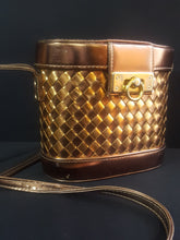 Load image into Gallery viewer, Online Vintage Shop, Vintage Clothing Boutique, Vintage, Women's Clothing, Seconhand, Distressed Vintage Designs, Sustainable Fashion