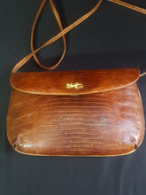 Load image into Gallery viewer, Online Vintage Shop, Vintage Clothing Boutique, Vintage, Women's Clothing, Seconhand, Distressed Vintage Designs, Sustainable Fashion