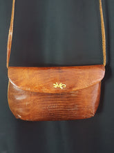 Load image into Gallery viewer, Online Vintage Shop, Vintage Clothing Boutique, Vintage, Women's Clothing, Seconhand, Distressed Vintage Designs, Sustainable Fashion