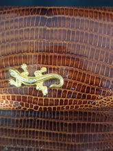 Load image into Gallery viewer, Online Vintage Shop, Vintage Clothing Boutique, Vintage, Women's Clothing, Seconhand, Distressed Vintage Designs, Sustainable Fashion