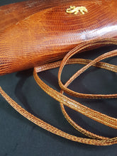 Load image into Gallery viewer, Online Vintage Shop, Vintage Clothing Boutique, Vintage, Women's Clothing, Seconhand, Distressed Vintage Designs, Sustainable Fashion