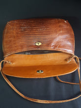 Load image into Gallery viewer, Online Vintage Shop, Vintage Clothing Boutique, Vintage, Women's Clothing, Seconhand, Distressed Vintage Designs, Sustainable Fashion