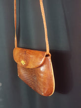 Load image into Gallery viewer, Online Vintage Shop, Vintage Clothing Boutique, Vintage, Women's Clothing, Seconhand, Distressed Vintage Designs, Sustainable Fashion