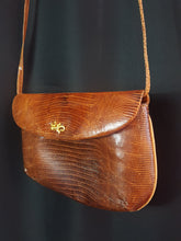 Load image into Gallery viewer, Online Vintage Shop, Vintage Clothing Boutique, Vintage, Women's Clothing, Seconhand, Distressed Vintage Designs, Sustainable Fashion