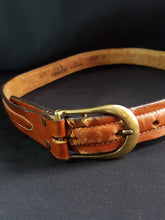 Load image into Gallery viewer, Online Vintage Shop, Vintage Clothing Boutique, Vintage, Women's Clothing, Seconhand, Distressed Vintage Designs, Sustainable Fashion