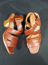 Load image into Gallery viewer, Online Vintage Shop, Vintage Clothing Boutique, Vintage, Women's Clothing, Seconhand, Distressed Vintage Designs, Sustainable Fashion