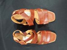 Load image into Gallery viewer, Online Vintage Shop, Vintage Clothing Boutique, Vintage, Women's Clothing, Seconhand, Distressed Vintage Designs, Sustainable Fashion