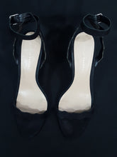 Load image into Gallery viewer, Online Vintage Shop, Vintage Clothing Boutique, Vintage, Women's Clothing, Seconhand, Distressed Vintage Designs, Sustainable Fashion