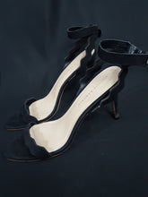 Load image into Gallery viewer, Online Vintage Shop, Vintage Clothing Boutique, Vintage, Women's Clothing, Seconhand, Distressed Vintage Designs, Sustainable Fashion