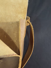 Load image into Gallery viewer, Online Vintage Shop, Vintage Clothing Boutique, Vintage, Women's Clothing, Seconhand, Distressed Vintage Designs, Sustainable Fashion